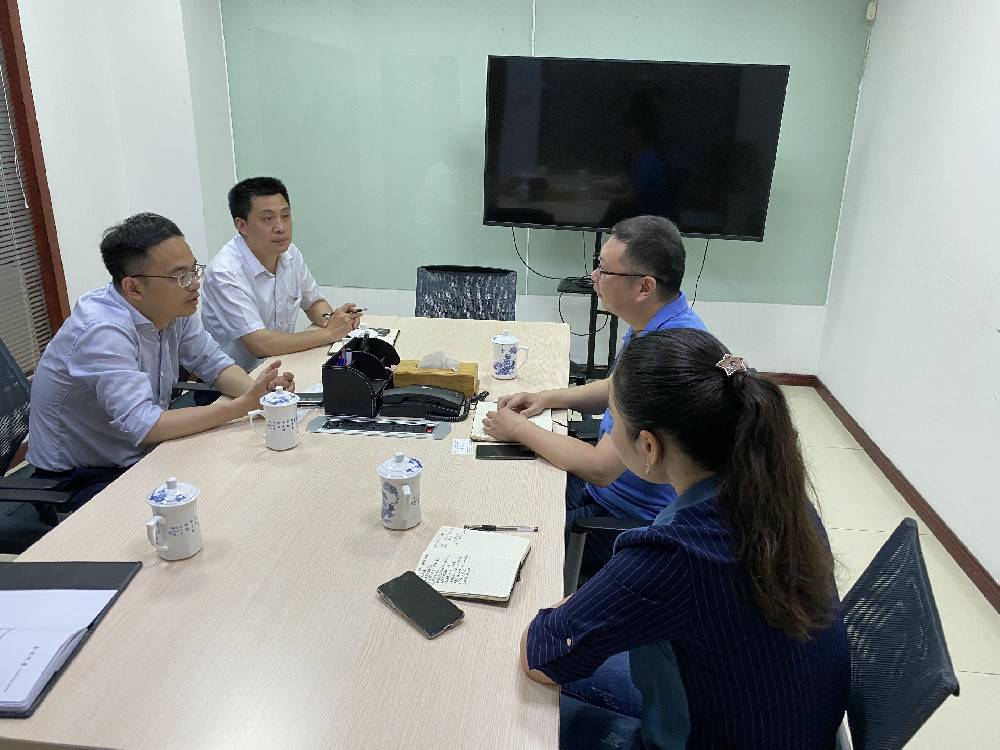 无锡市工信局领导来万搏体育-万搏|万搏官方网站科技开展“三联三解”活动